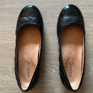 Vionic Desiree black flat size 7.5, like new
